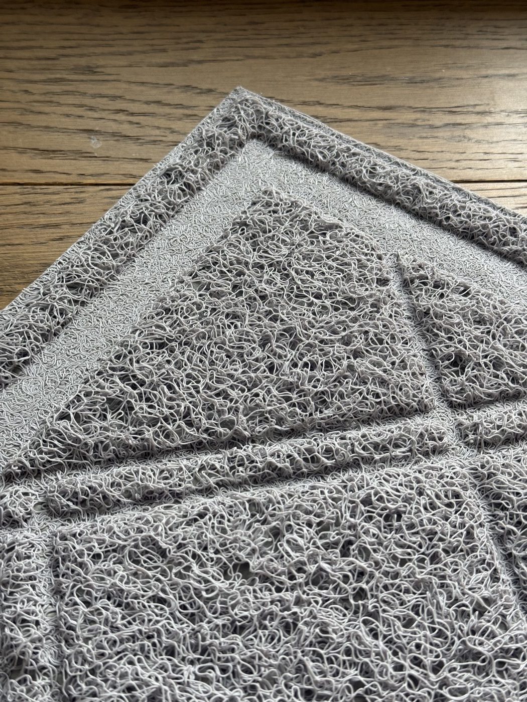 Close-up of the looped surface and raised border